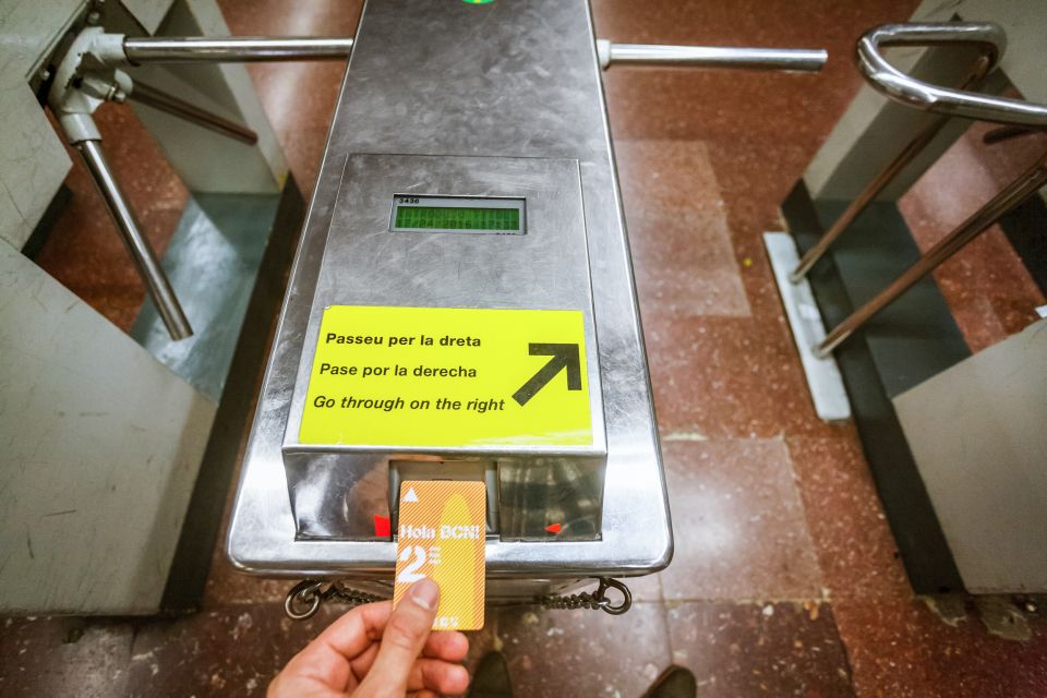 Barcelona: Hello Barcelona Public Transport Travel Card - Exploring Barcelonas Culture