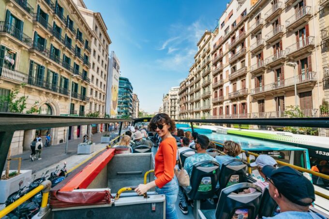 Barcelona: Hop-On Hop-Off Bus & Aquarium Tour - Visitor Information