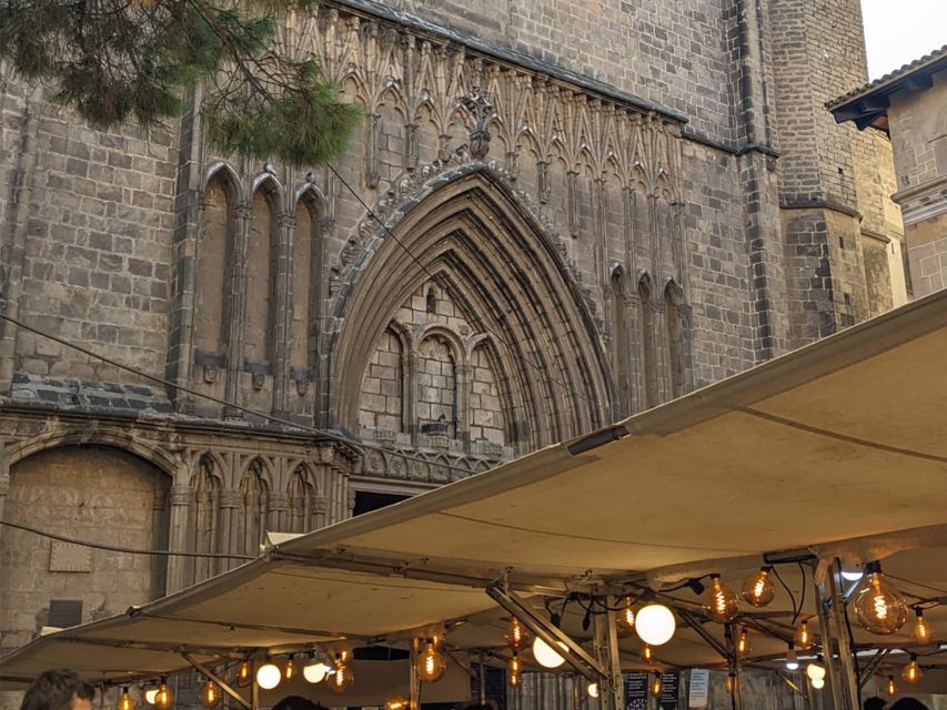 Barcelona: Old Town Private Walking Tour of Past and Present - Discovering Gothic Architecture