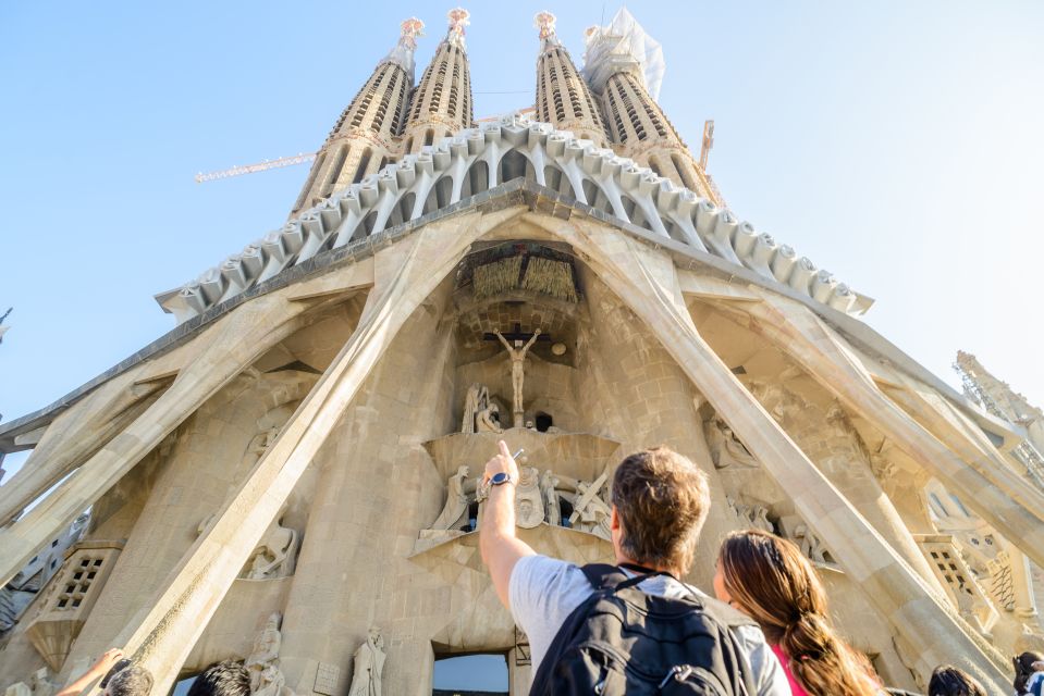 Barcelona: Sagrada Familia Fast-Track Guided Tour - Customer Ratings and Feedback