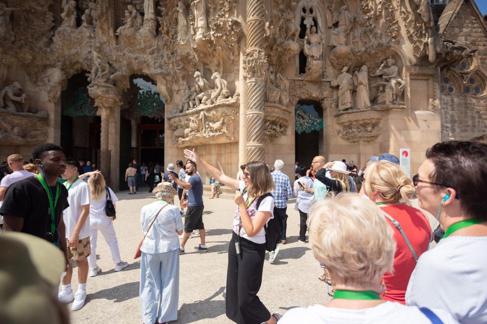 Barcelona: Sagrada Familia Small Group Guided Tour - Expert Catalonia Guide Insights