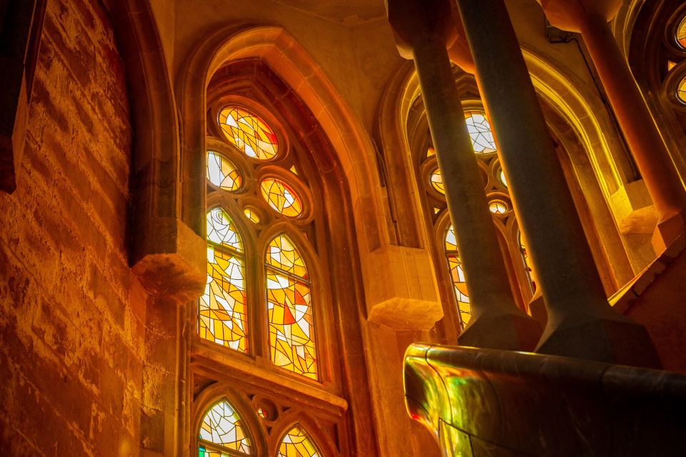 Barcelona: Sagrada Familia Tour With Tower Access Option - Getting to the Starting Location