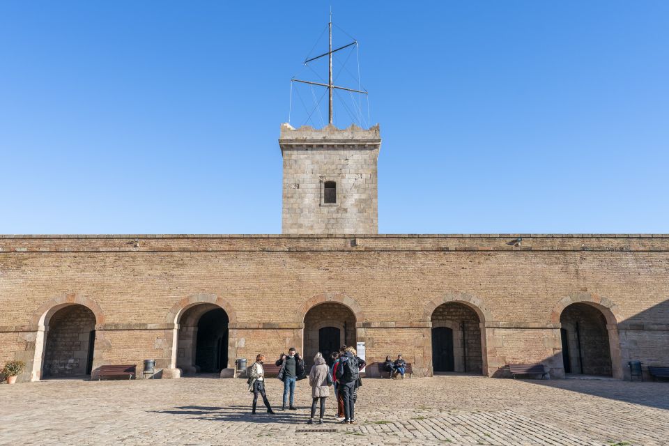 Barcelona: Walking Tour With Montjuic Castle & Cable Car - Meeting Point