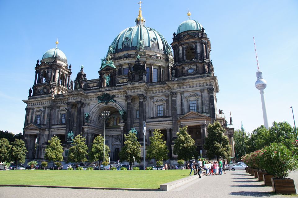 Berlin: 4-Hour Guided Highlights Tour in Spanish - Optional Services