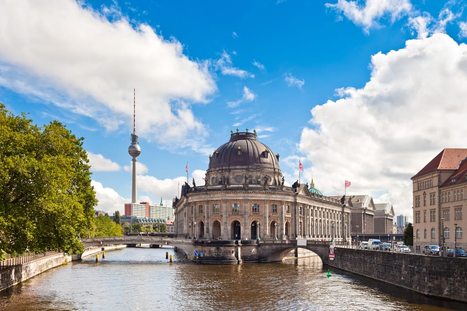 Berlin in Italian - Private Walking Tour - Discovering Gendarmenmarkt