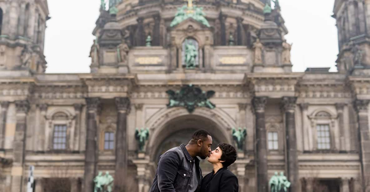 Berlin Love Story: Surprise Proposal Photography Session - Explore Iconic Berlin Locations