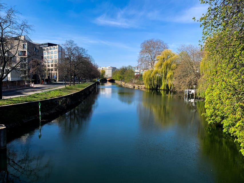 Berlin: Panorama Sightseeing Tour Live in English and German - Panoramic Bus Ride