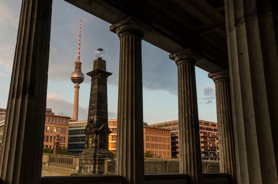 Berlin Private Photo Tour With a Professional Photographer - Photographer Expertise and Guidance