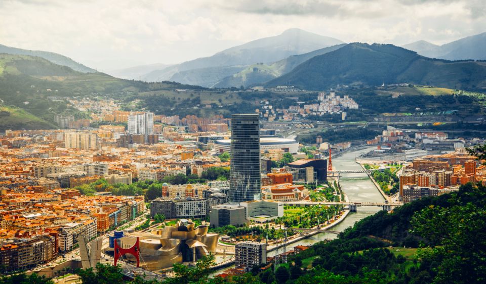 Bilbao Private Walking Tour: History, Guggenheim, Pintxos - Visit Iconic Guggenheim Museum