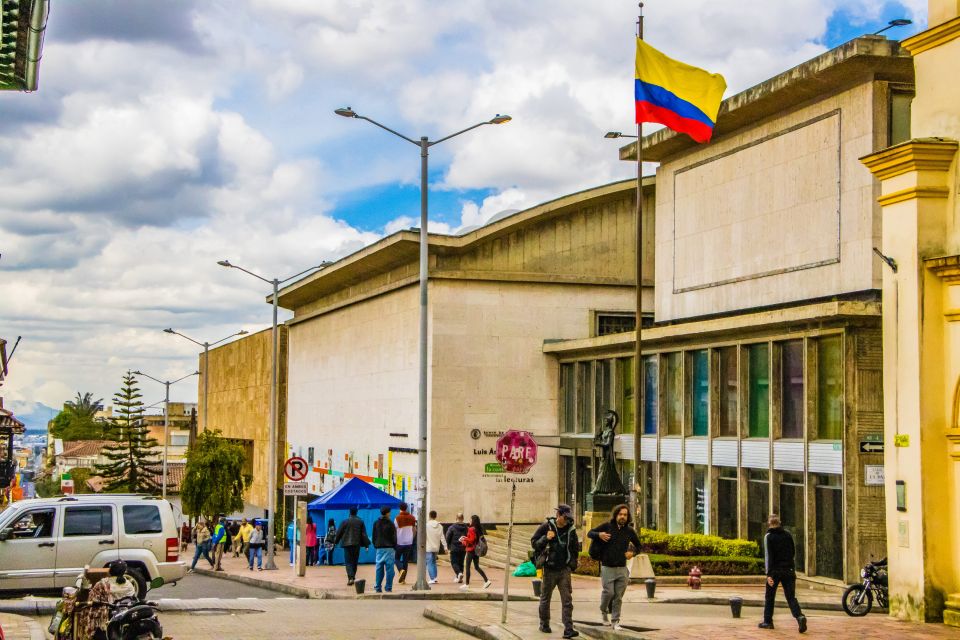 Bogotá: Private Candelaria Walking Tour With Gold Museum - Booking Information and Policies