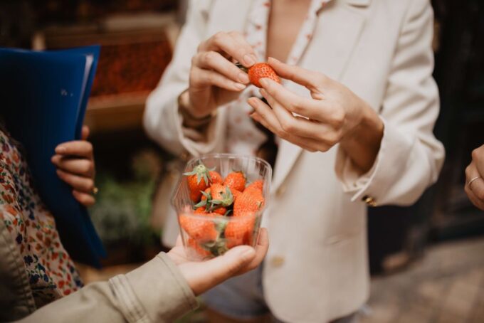 Bordeaux: Food Tour in the Historic District - Food Options and Dietary Needs