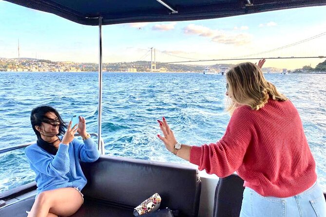 Bosphorus Guided Luxury Yacht Cruise With Live Guide (90 Minutes) - Location and Duration