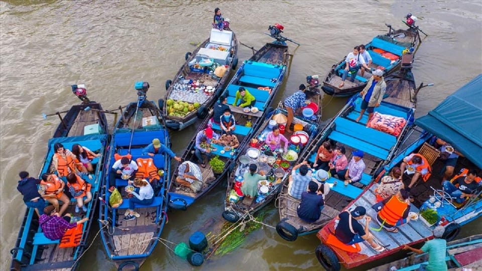 Cai Rang Famous Floating Market in Can Tho - Transportation and Logistics