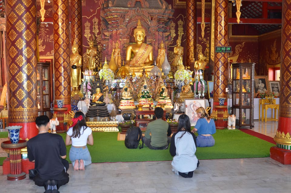 Chiang Mai: History and Temples Discovery Walking Tour - Somphet Market