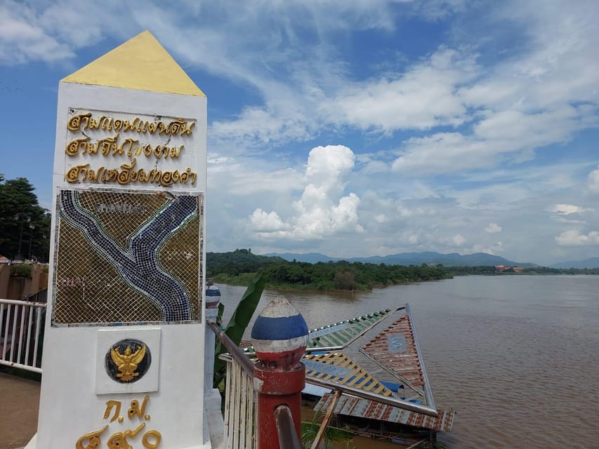 Chiang Rai: Temple Treasures & Popular Sightseeings (Buffet) - Unique Architecture and Art