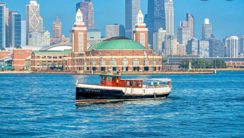 Chicago: Historic Architecture Chicago River Small Boat Tour - Availability and Cancellation