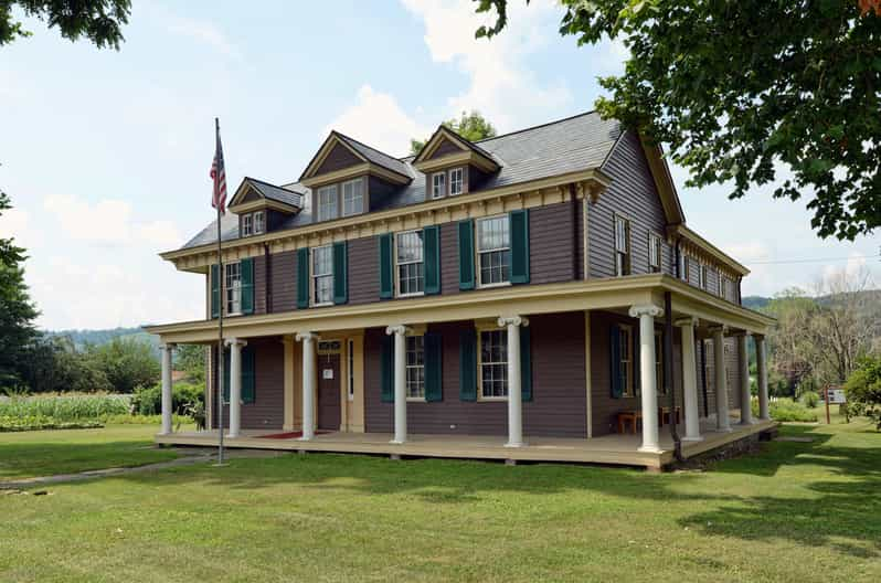 Cockayne Farmstead: Cockayne Farmhouse Guided Tour - World War II Veteran