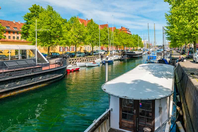 Copenhagen: Hippies and Christianshavn Group Walking Tour - What to Expect