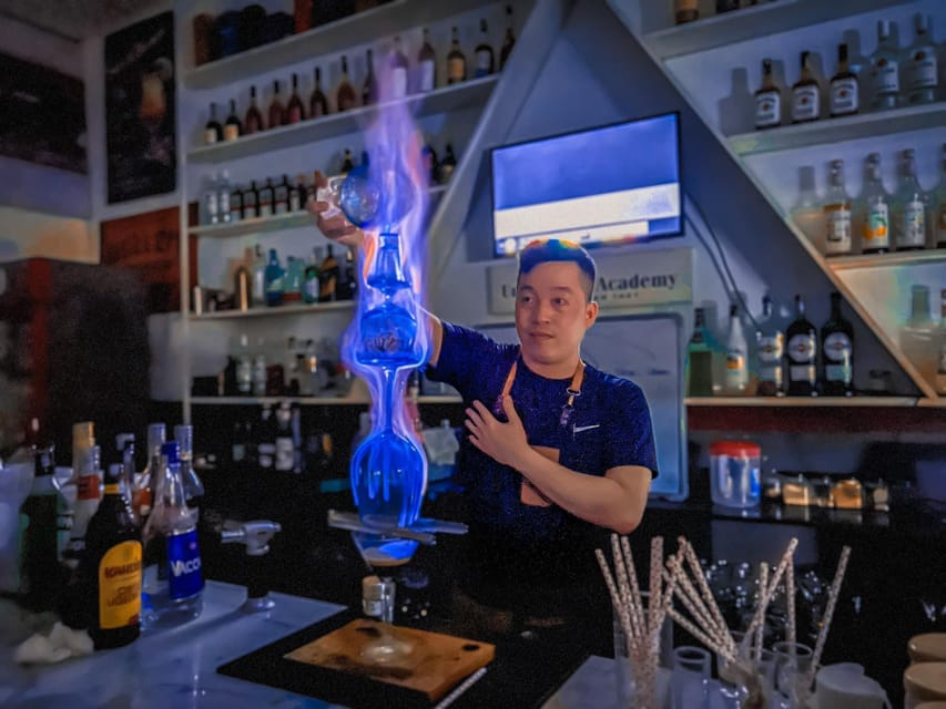 Da Nang: Cocktail Making Class & Experience - Class Duration and Group Size