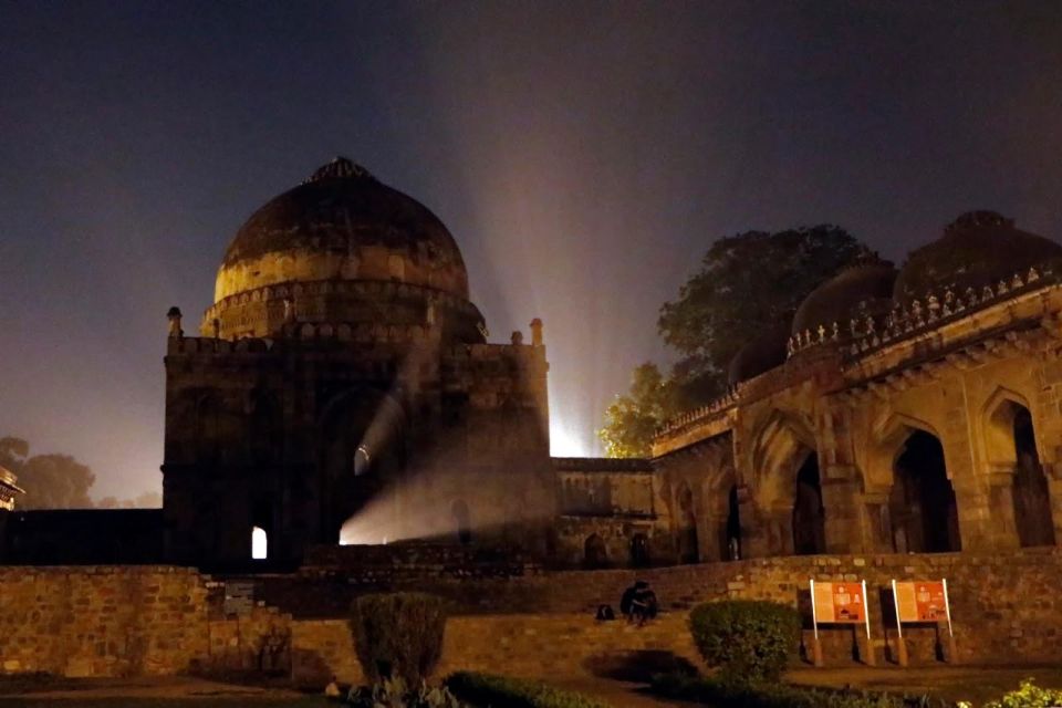 Delhi: Heritage Night Walking Tour With Food Tasting - Important Tour Tips