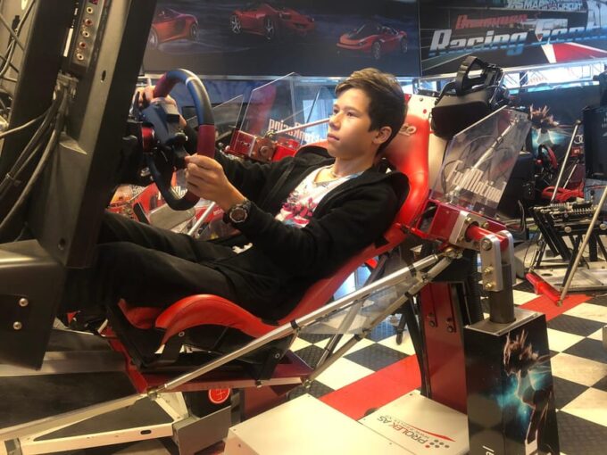 Drammen: Racing Center Simulator Experience - What to Wear for Racing