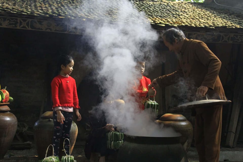 Duong Lam Ancient Village Private Day Tour - Engaging With Traditional Crafts