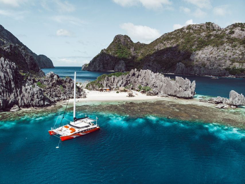 El Nido: Full-Day Premium Island Hopping Catamaran Cruise - Group Size and Internet Connectivity