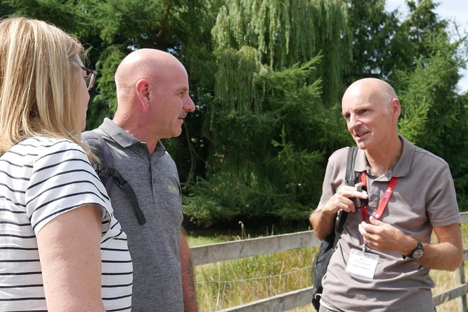 Emmerdale Classic Locations Bus Tour From Leeds - Guided Insights From Blue Badge Guide