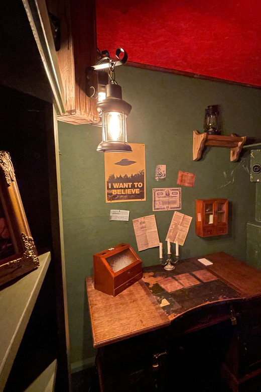 Escape Room Berlin "Shadow of the Rubber Duck" - Dark Atmosphere and Puzzles