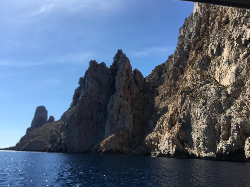 EXCURSION IN PRIVATE BOAT TO ES VEDRA & BEST CAVES OF IBIZA - Meeting Point