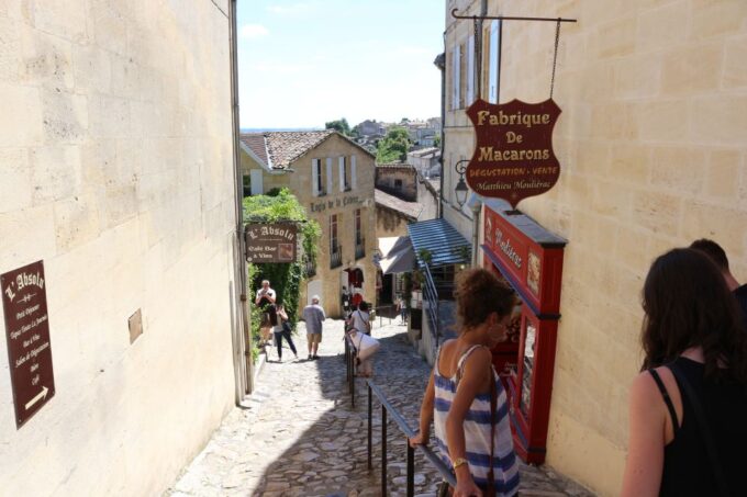 From Bordeaux: Saint-Emilion Guided Wine Tasting Tour - Pricing and Group Size