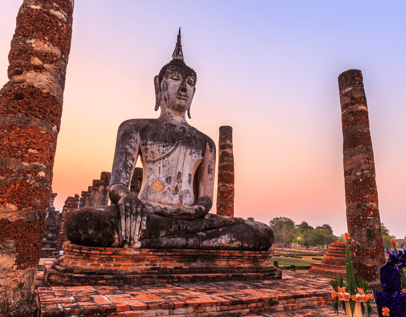 From Chiang Mai: Guided Tour of Sukhothais UNESCO Heritage - Admiring Wat Sra Sri