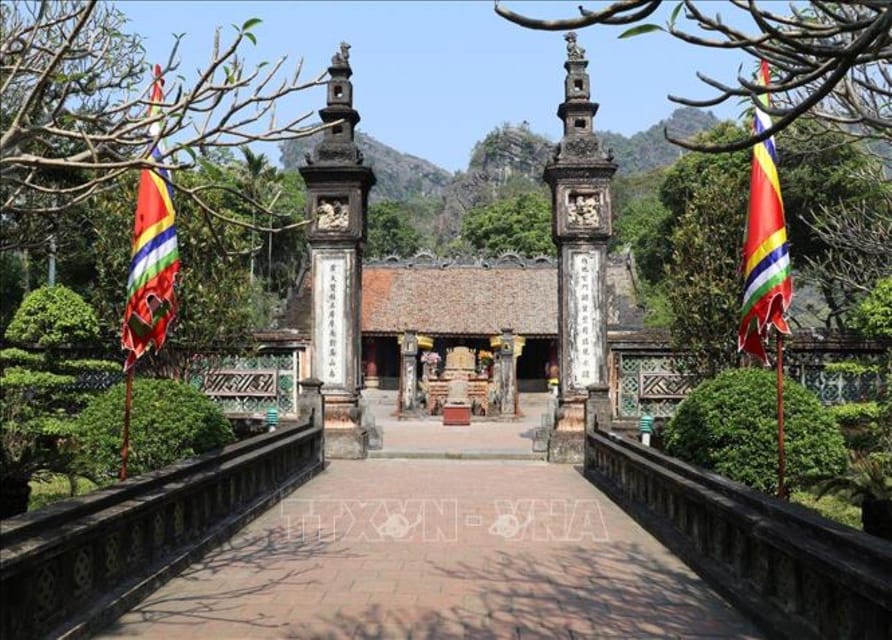 From Hanoi: Hoa Lu- Tam Coc- Mua Cave With Limousine - Mua Cave Climb