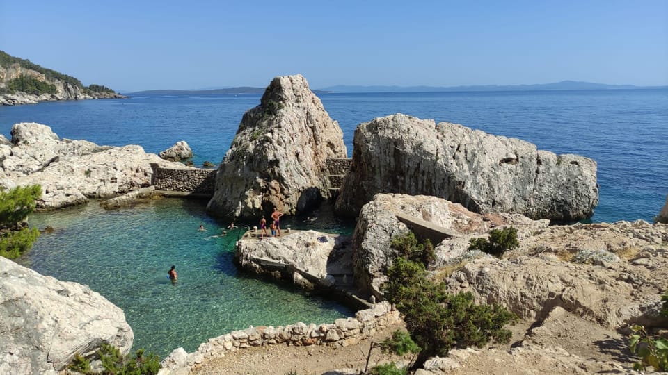 From Hvar: Red Rocks and Secret Caves Boat Tour - Dining and Relaxation