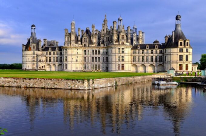 From Tours: Chenonceau and Chambord Castles Guided Tour - What to Bring