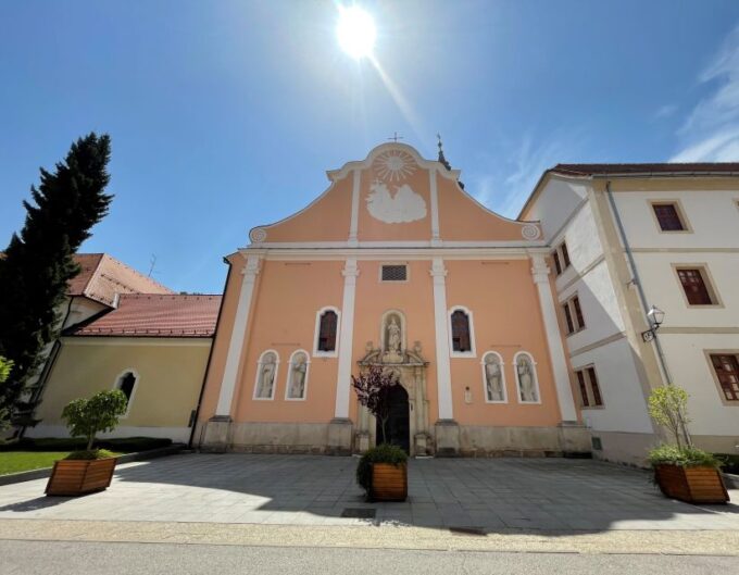 From Zagreb: Varazdin Baroque Town & Trakoscan Castle - Explore Varazdin Old Town
