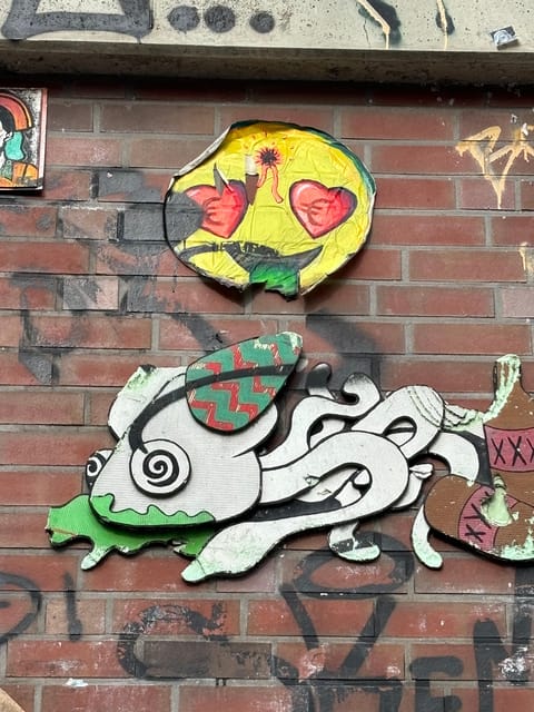 German Guided Insider Tour of Hamburg's Schanzenviertel - Subcultures and Street Art