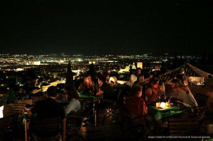 Granada Albaicín: 2.5-Hour Tapas & Drinks Walking Tour - Pricing and Cancellation