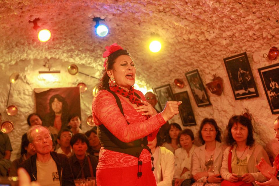 Granada: Sacromonte Caves Flamenco Show With Dinner - Unique Cave Atmosphere