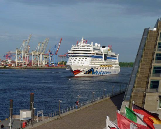 Hamburg: 2-Hour Tour Along the Elbe - Frequently Asked Questions