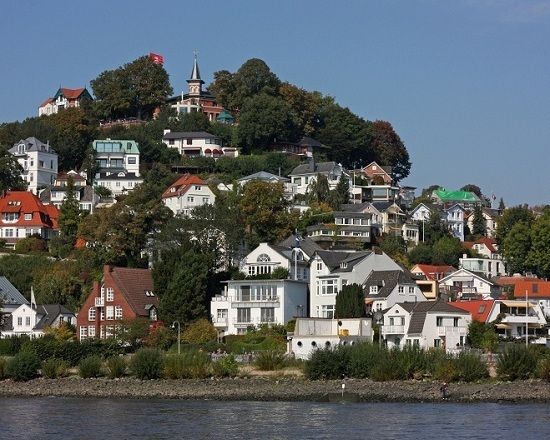 Hamburg: Tour of Blankenese on the Banks of the Elbe - Diverse Age Group Experiences