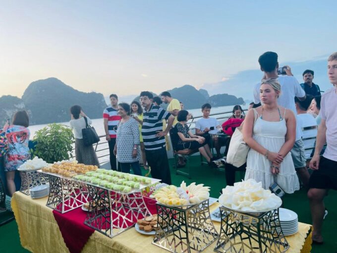 Hanoi: Halong Bay Cruise With Lunch, Caves, and Kayaking - Best Time to Visit