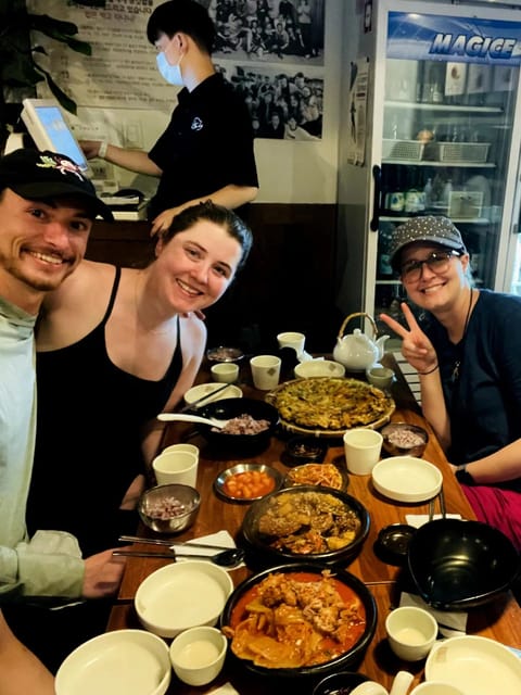 Hiking and Tasting Local Cuisine at Seoul Fortress - Hiking Intensity and Distance