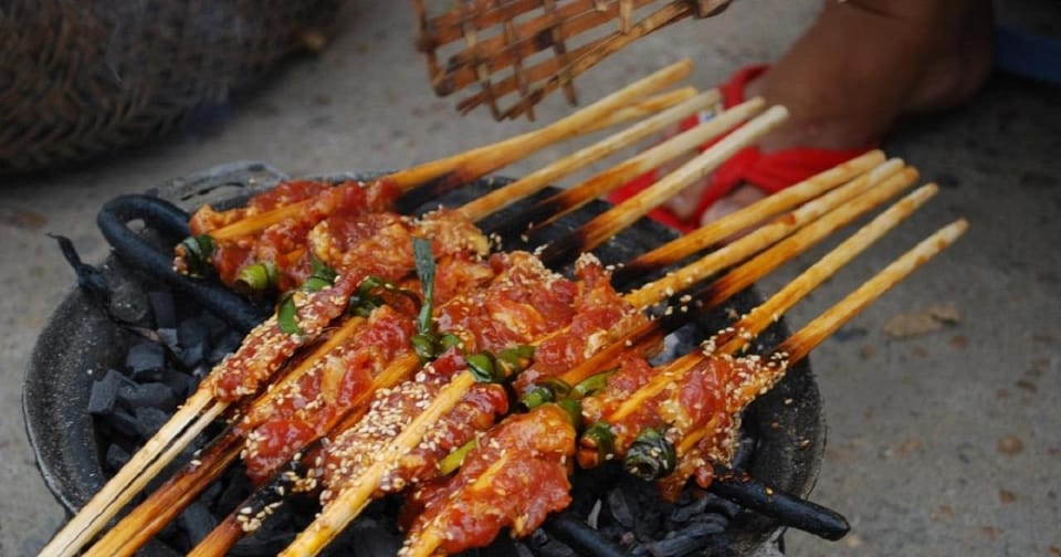 Hoi An Walking Street Food Tour by Local Guide - Interaction With Locals