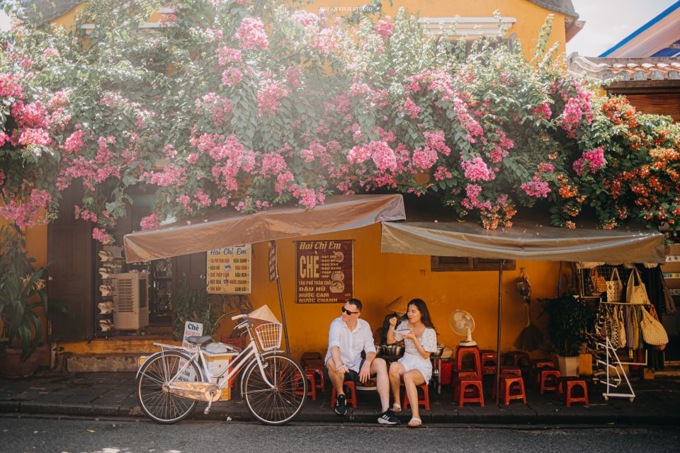 Hoian: Walking Around Oldtown With Professional Photographer - Customer Experiences and Reviews