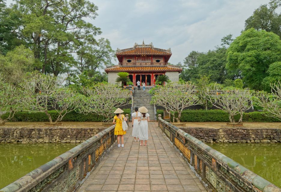 Hue Dragon Boat Tour: Royal Tombs, Thien Mu Pagoda, Market - Pickup Instructions