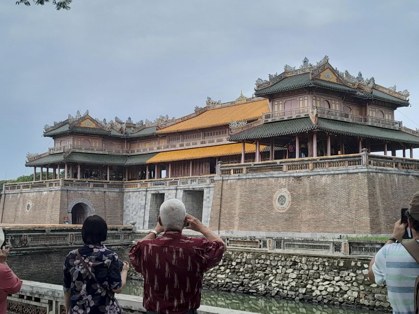 Hue:Deluxe Walking Tour to Imperial City and Dong Ba Market - Customer Experiences