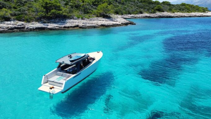 Hvar: Colnago 45 Speedboat Private Charter With Crew - Immersive Underwater Exploration