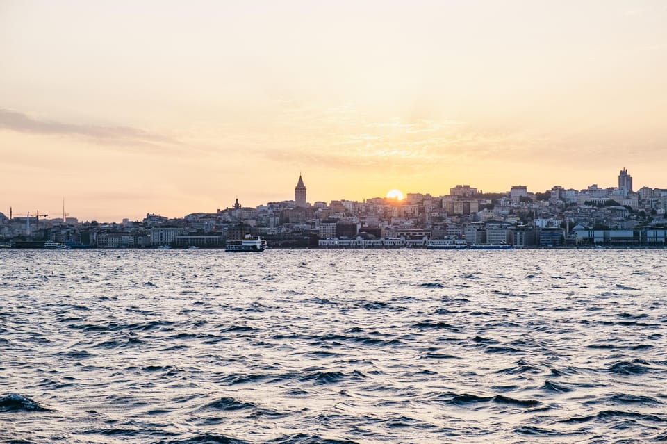 Istanbul: Bosphorus Sunset Cruise on a Luxury Yacht - Tips for Travelers