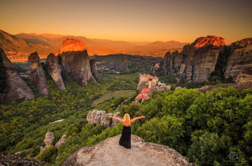 Kalabaka: Majestic Sunset Meteora Tour With a Local Guide - Knowledgeable Local Guides